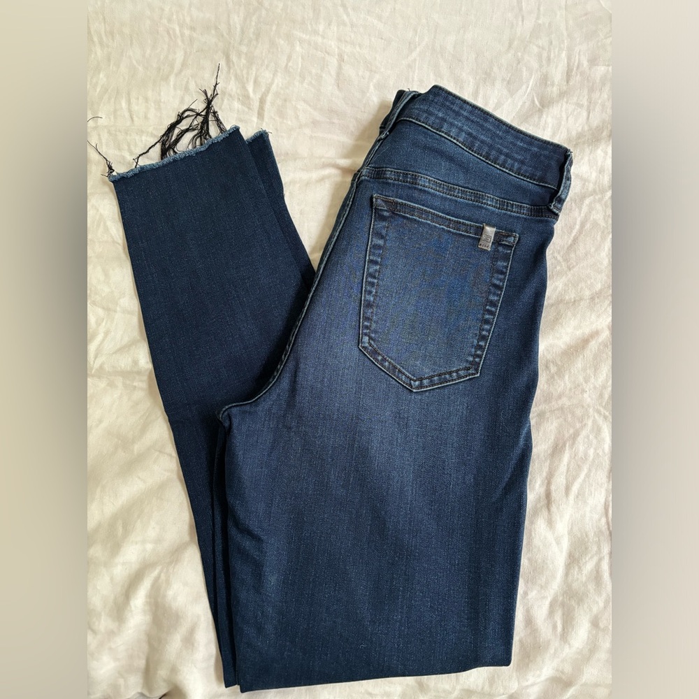 Joe’s Jeans raw hem with black stitching size 29 denim jeans